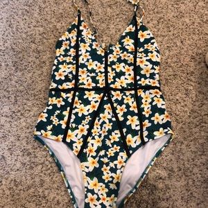 Cupshe green yellow medium one piece